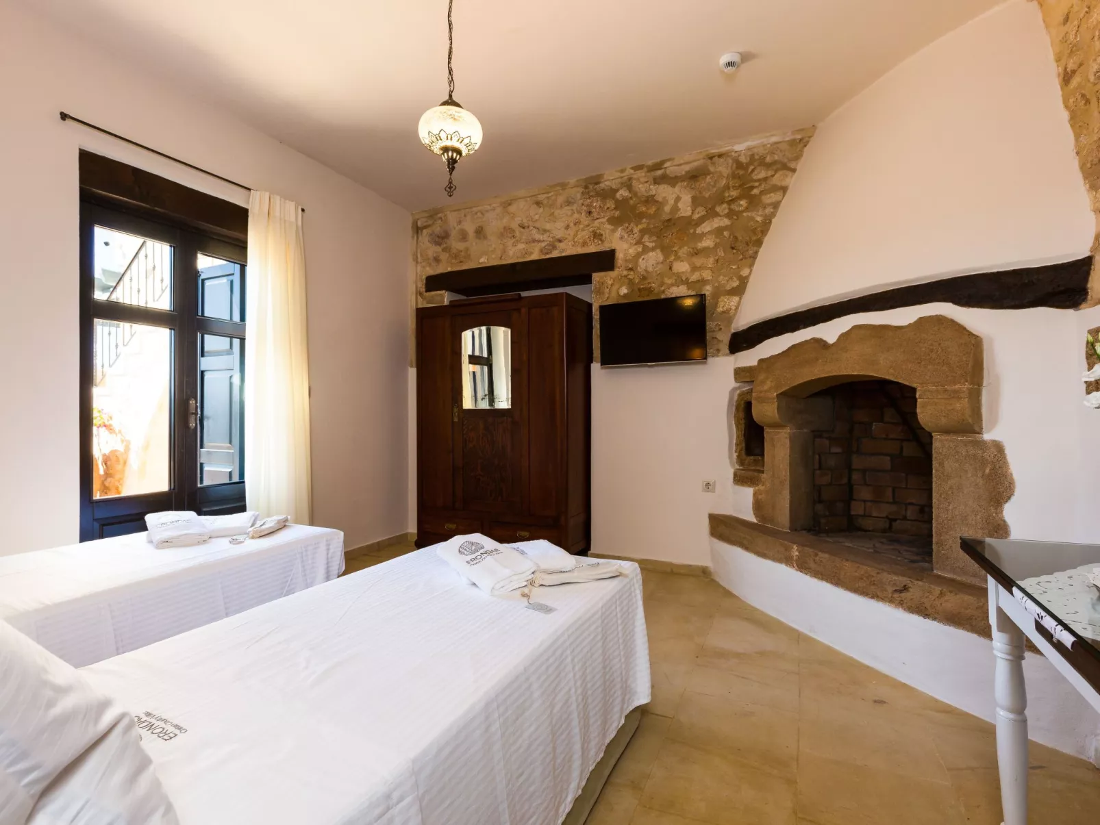 Freistehendes Ferienhaus mit großem Pool-Image-tags.info