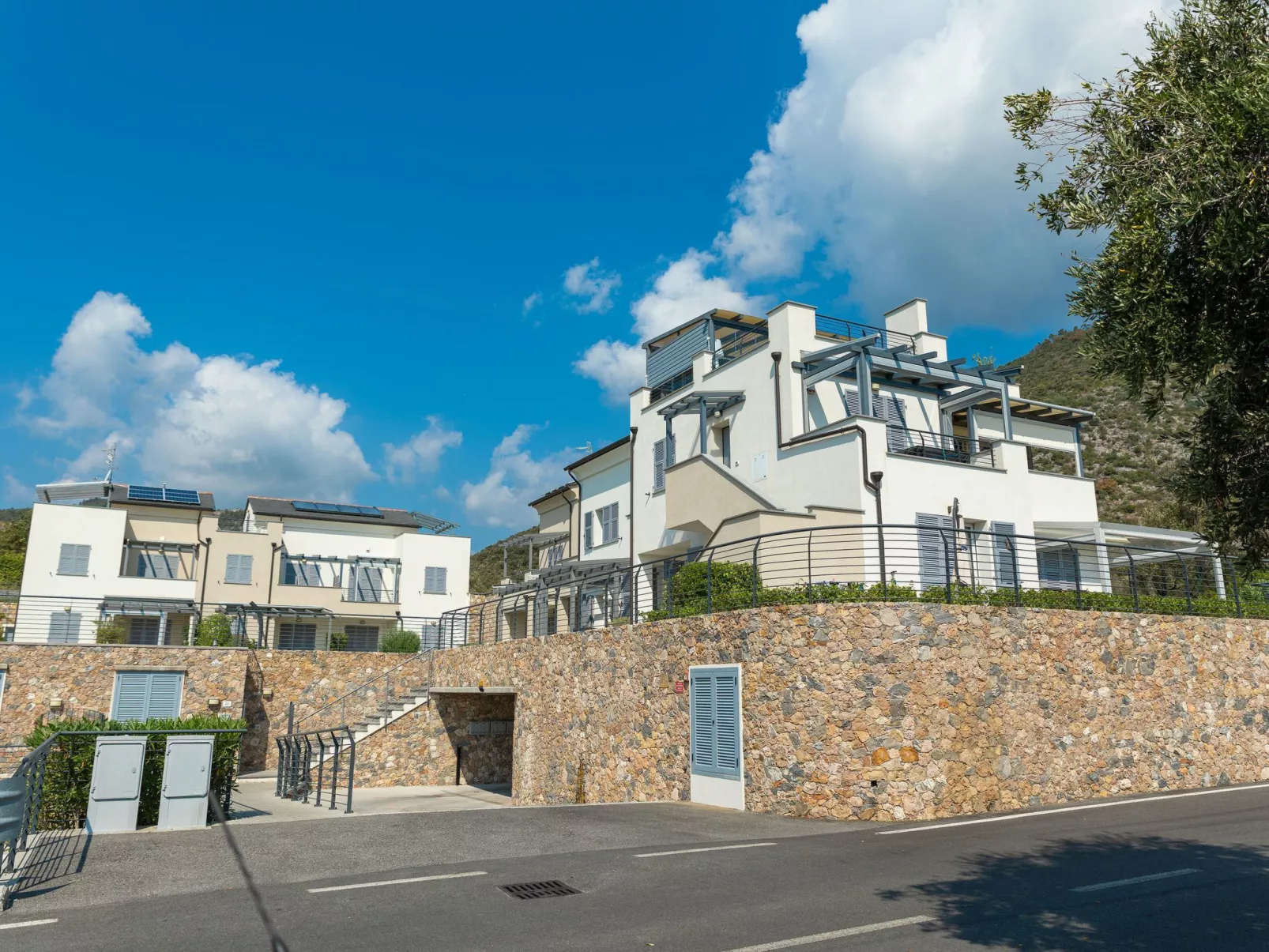 Perla Abernathy - Haus mit Pool und Garten-Buiten