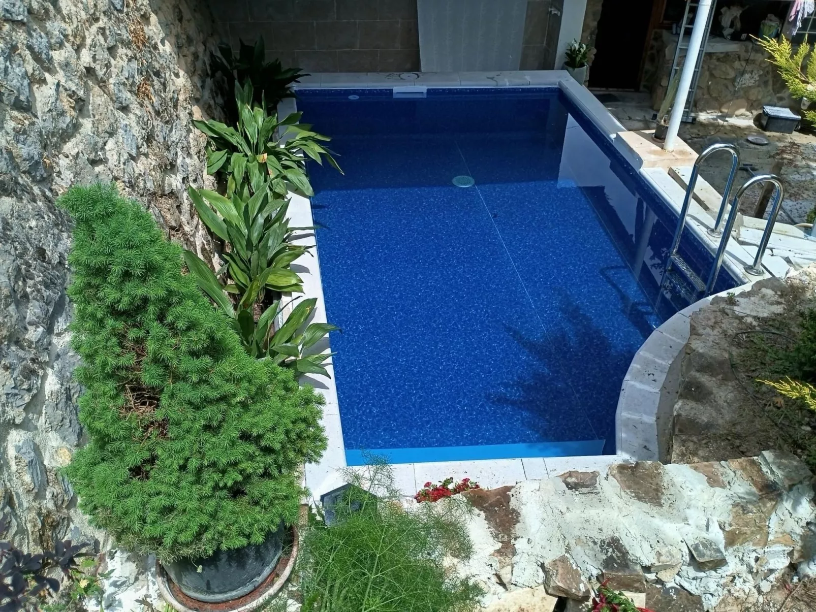 Haus für zwei Personen mit privatem Pool in den Bergen.-Image-tags.info