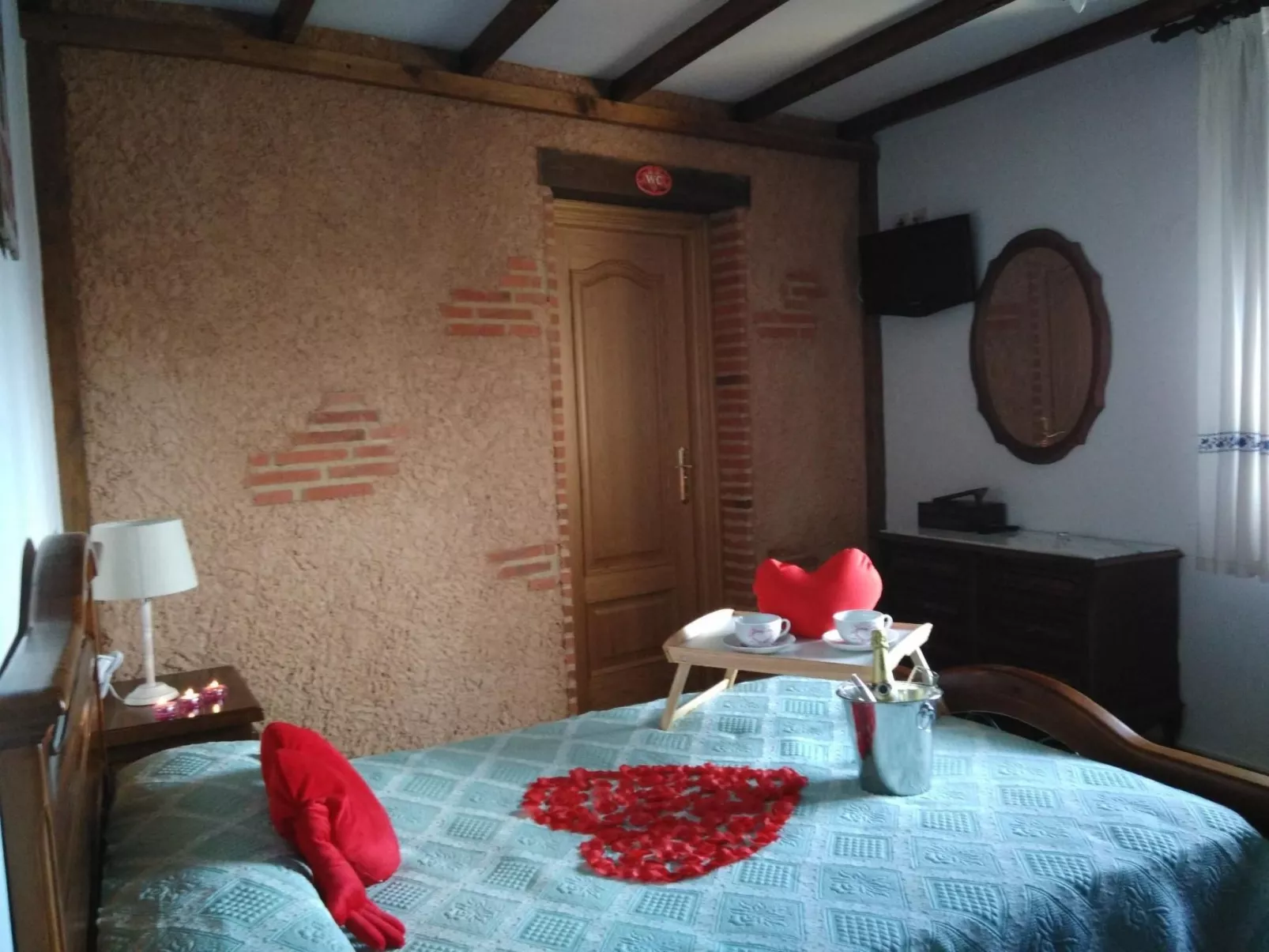 Sehr gepflegtes Ferienhaus im typisch spanischen Stil mit Garten, zwei Terrasse-Binnen