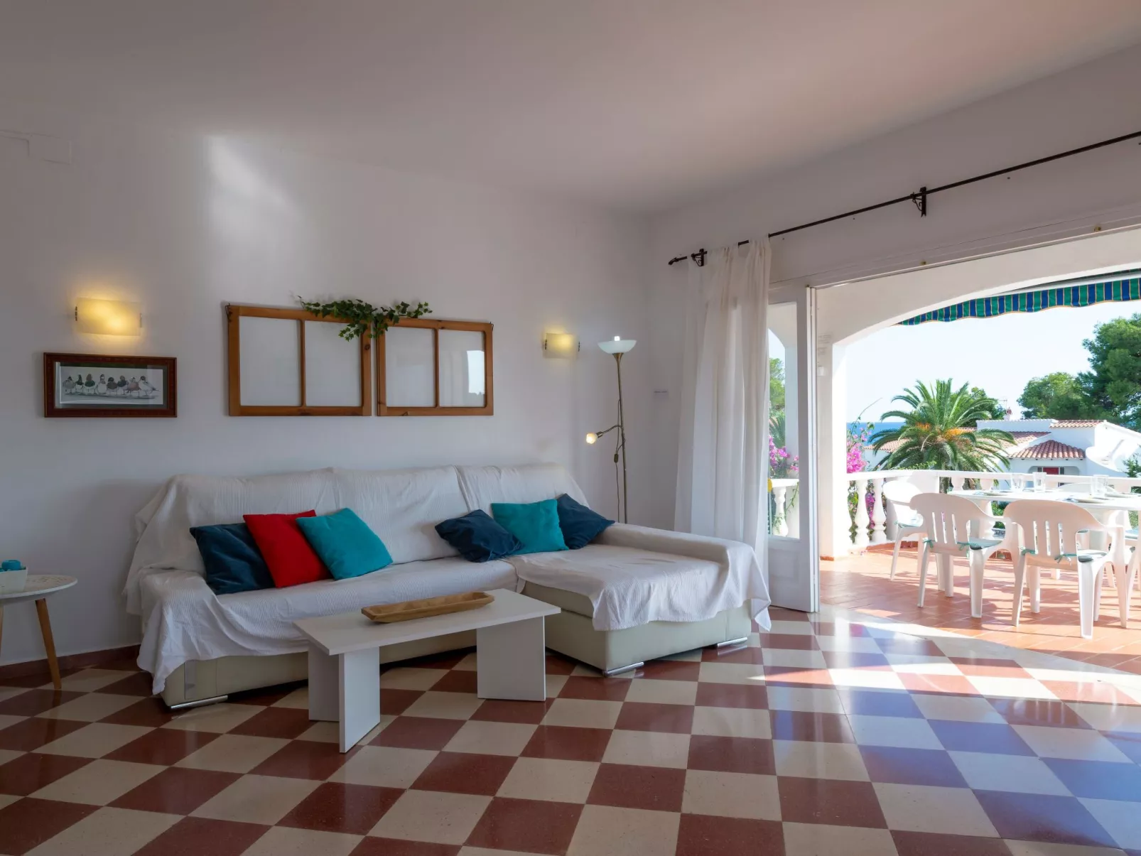 Moderne, frische Familienvilla Allondra - Binnen