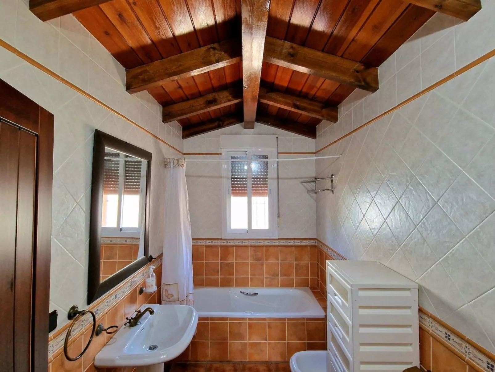 Charmantes Ferienhaus mit Grill und Schwimmingpool-Binnen