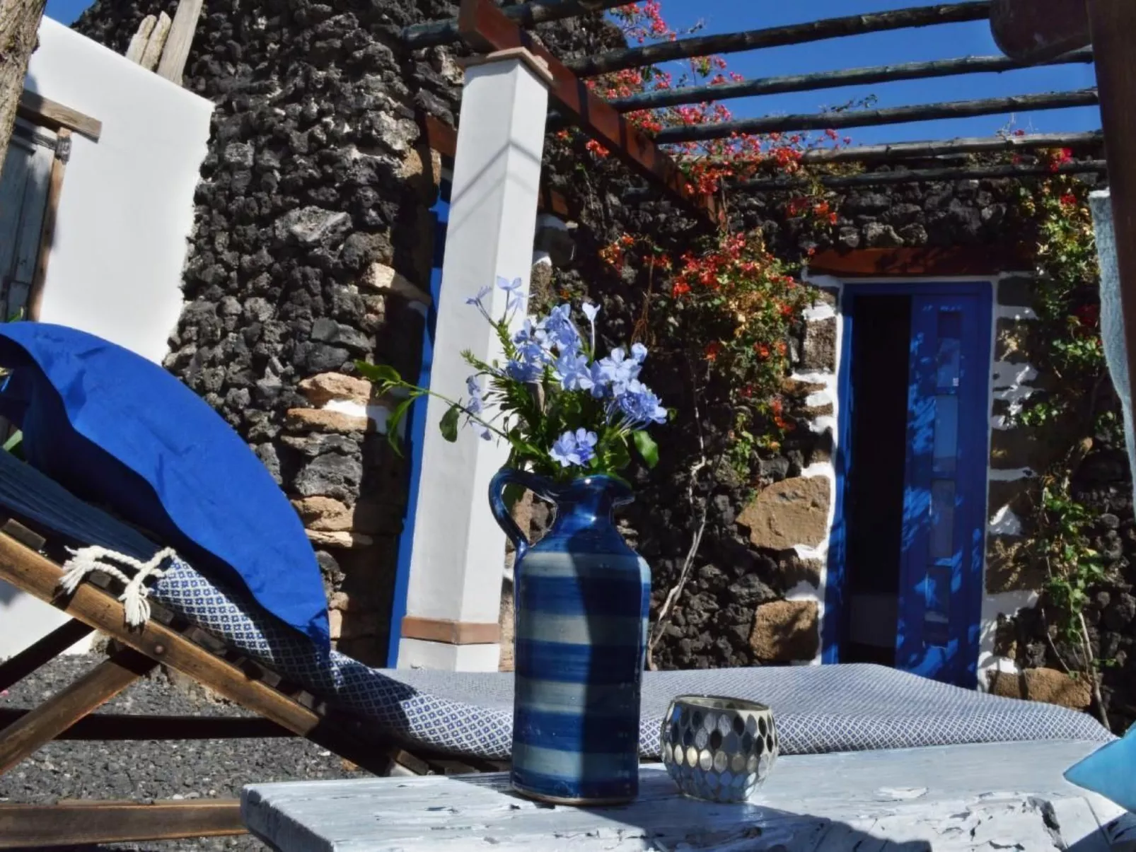 Lavastein-Bauernhaus Yazmina mit schönem Garten-Buiten