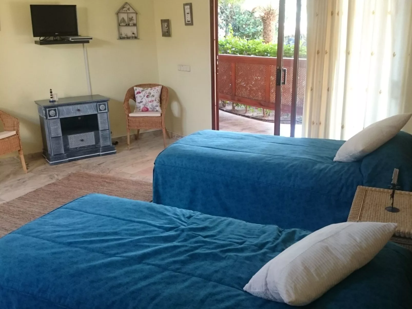 Villa mit Garten, Pool , Grill und Terrasse-Binnen