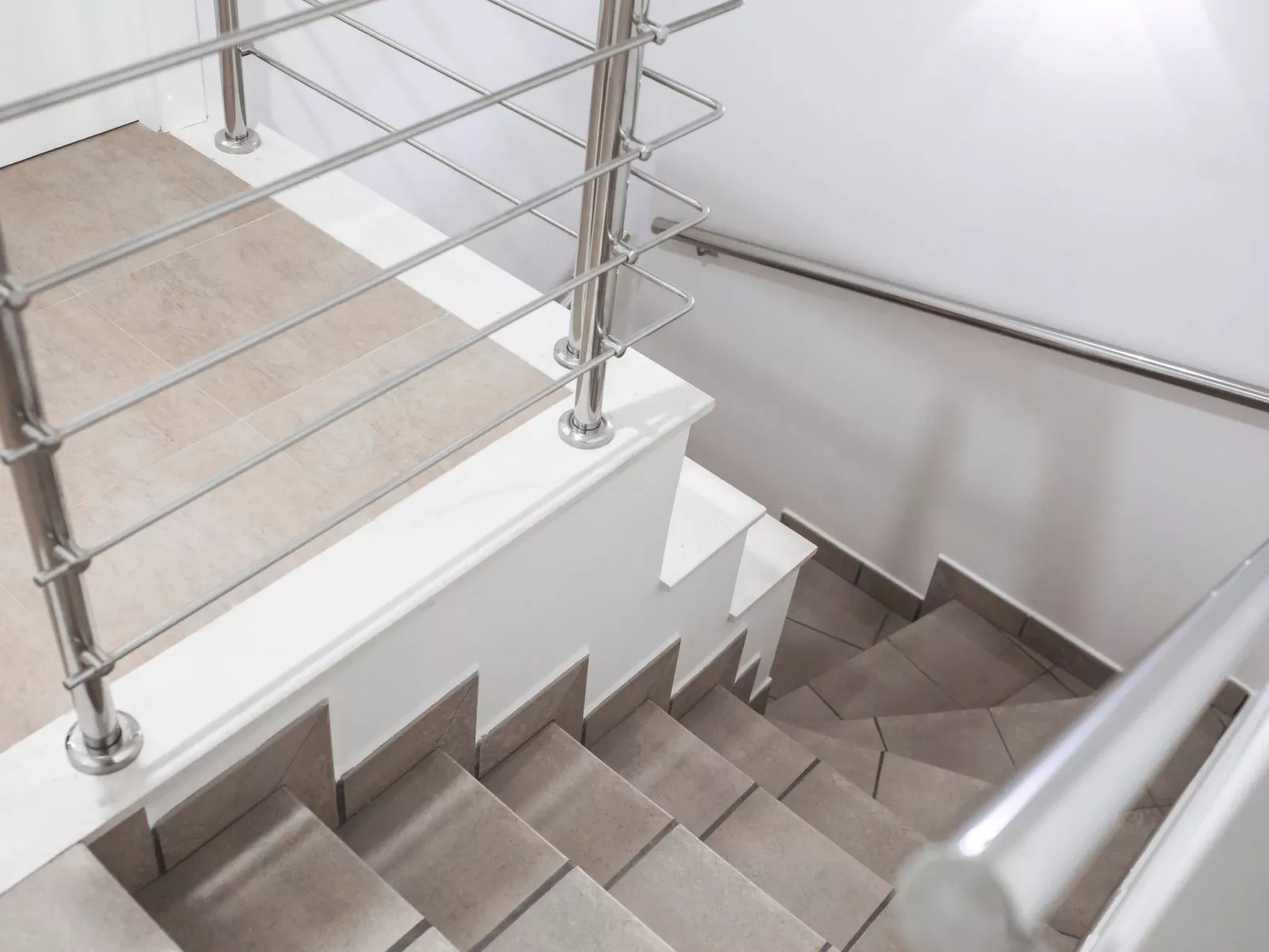 La Invincible Terreros in der 1. Reihe des Strandes-Binnen