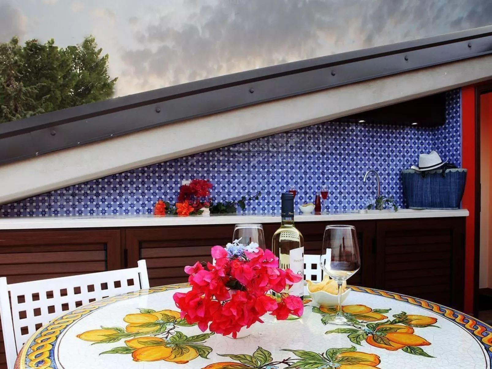 Luna rossa charmantes Haus-Image-tags.info