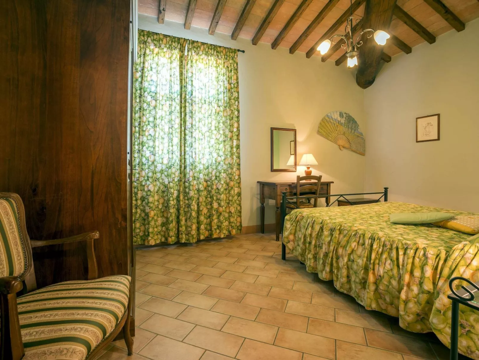 Ferienappartement mit Garten und Panoramablick-Binnen