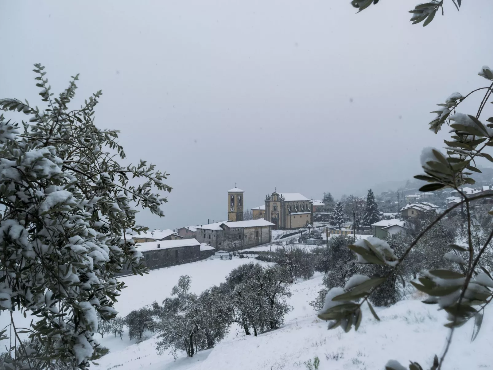 Wohnung in Riva Di Solto mit Kleinem Garten-Buiten