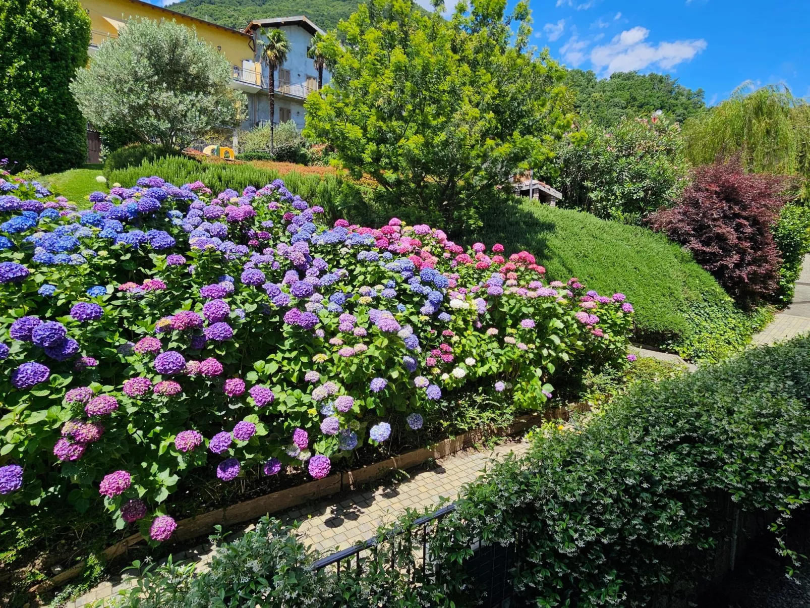 Wohnung mit Privatparkplatz und schöner Aussicht-Buiten
