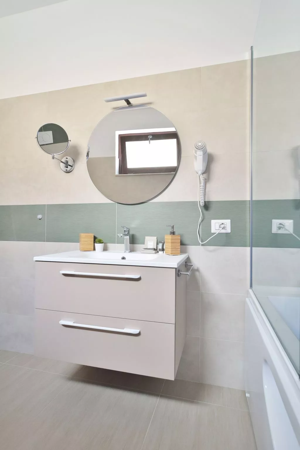 Romantisches Zimmer mit Jacuzzi-Binnen