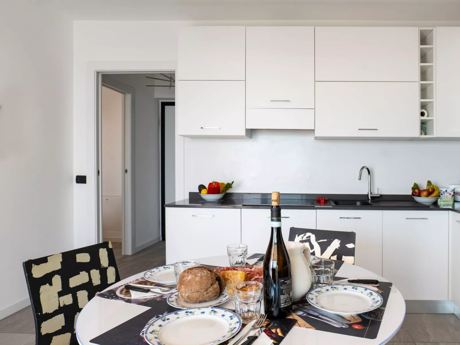 Lights on the Lake Zweizimmerwohnung mit Terrasse und Pool-Binnen