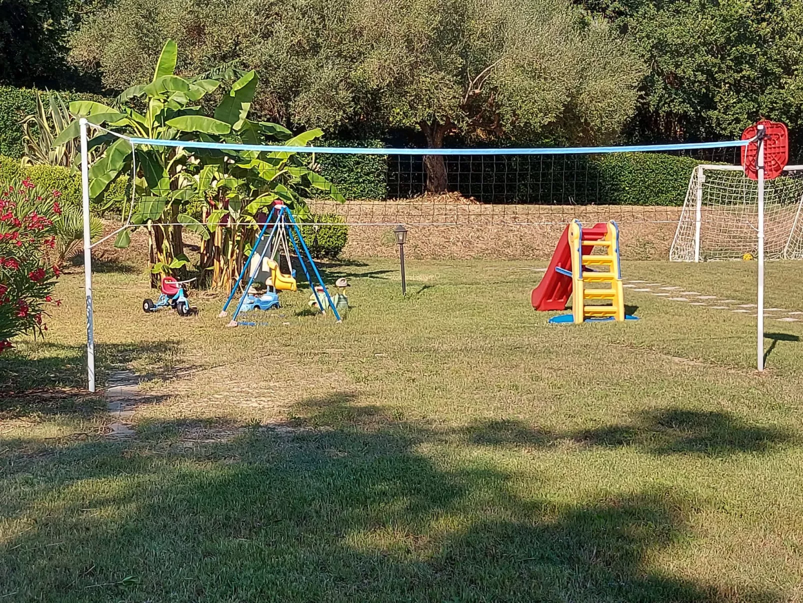 Villa im Grünen mit Schwimmbad, in der Nähe des Meeres-Buiten