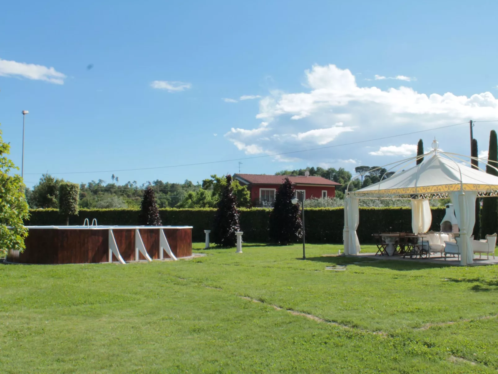 La Valinfiore Charmante Wohnung mit Pool-Buiten