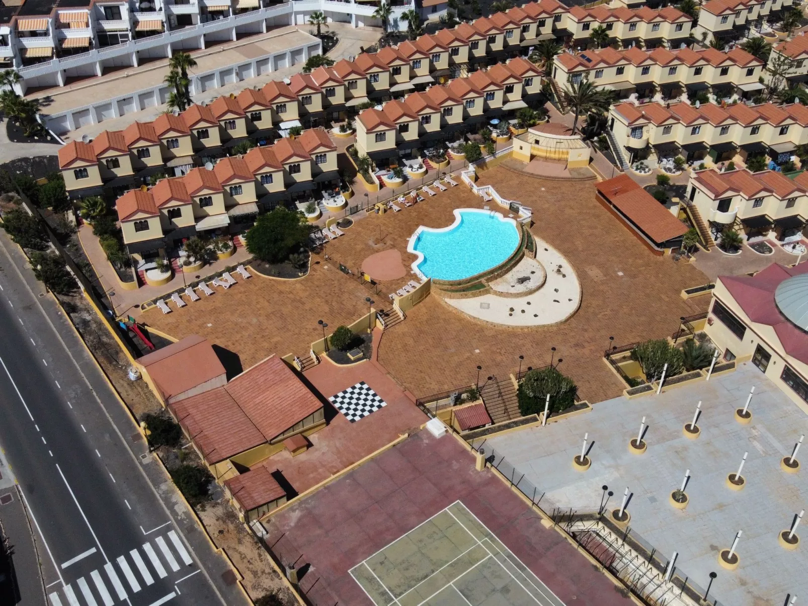 Komfortable Wohnung, Wifi, am Pool-Buiten