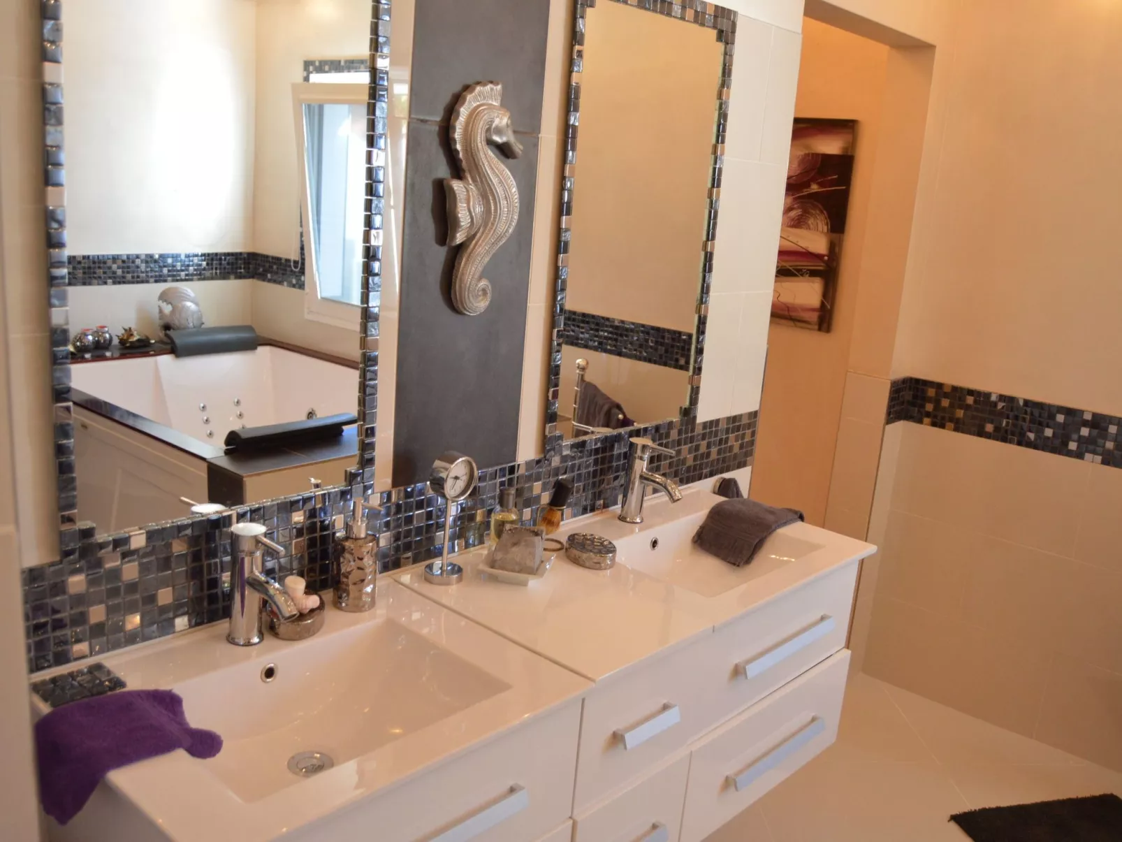 Sonniges Ferienhaus mit Grill, Garten und Pool-Binnen