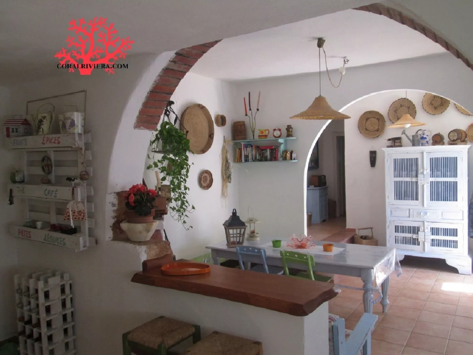 Rustikale Villa mit Steinpool-Image-tags.info