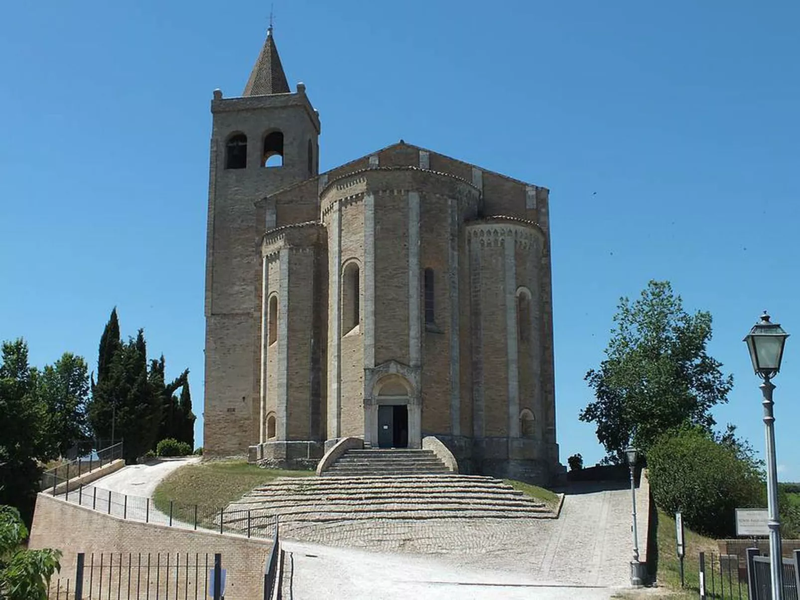 Residenz Borgo Offida mit großem Garten-Buiten