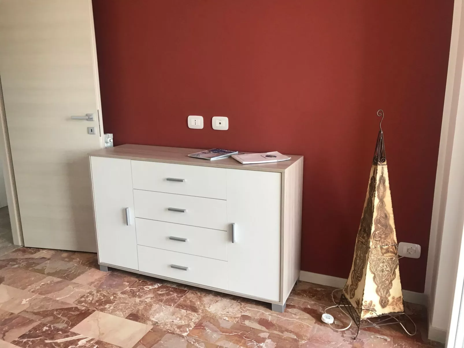 'White' mit Balkon-Binnen