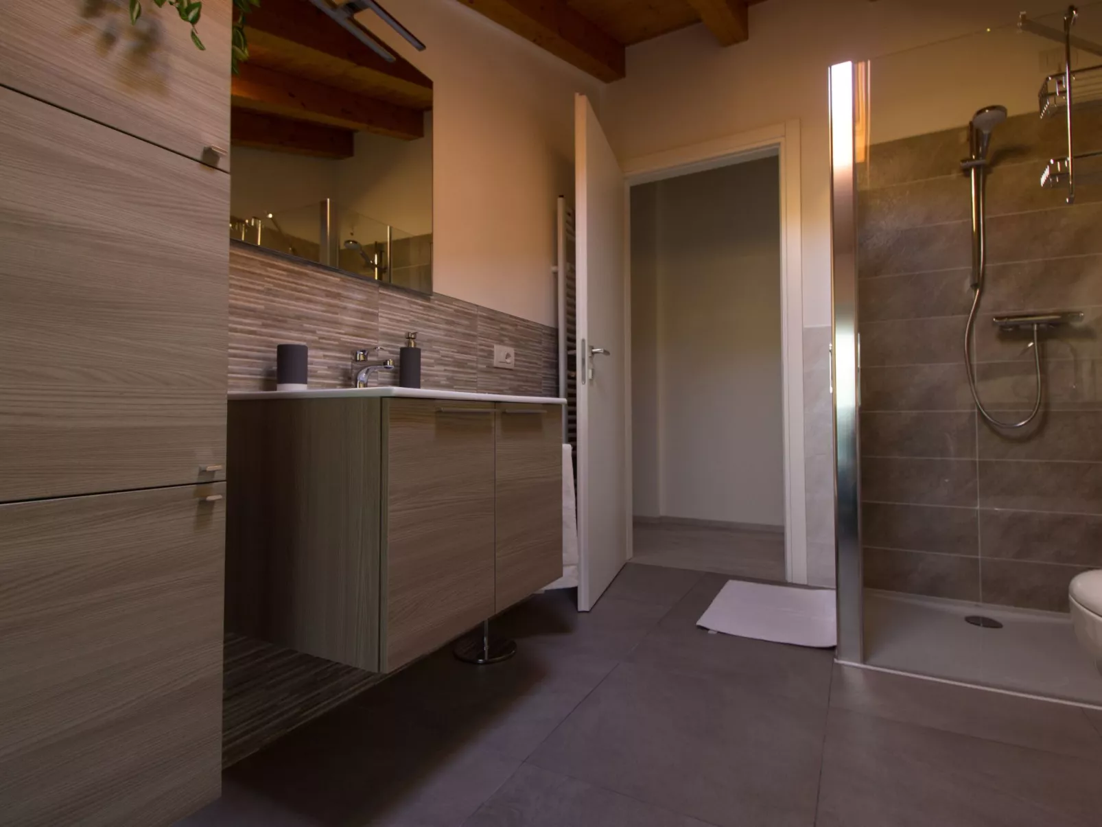 'Villa Perla del Lago-Binnen