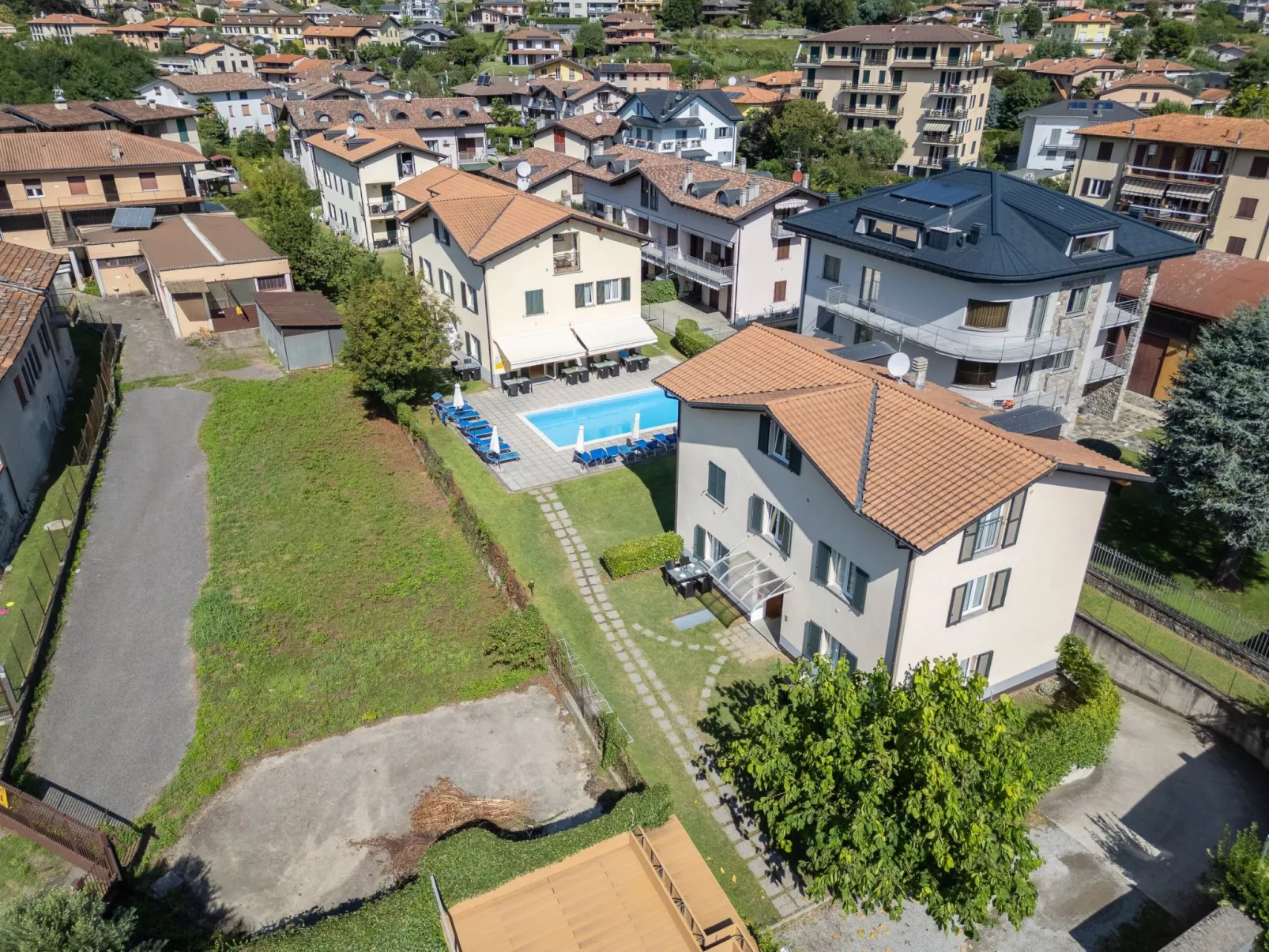 Angenehme Wohnung mit Garten und Pool-Buiten