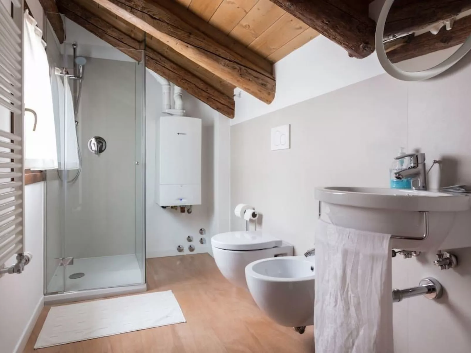 Wohnung mit Waschmaschine und Geschirrspüler-Binnen