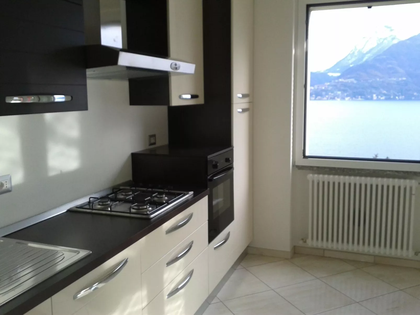 Mit Terrasse und tollem See- und Bergblick-Image-tags.info