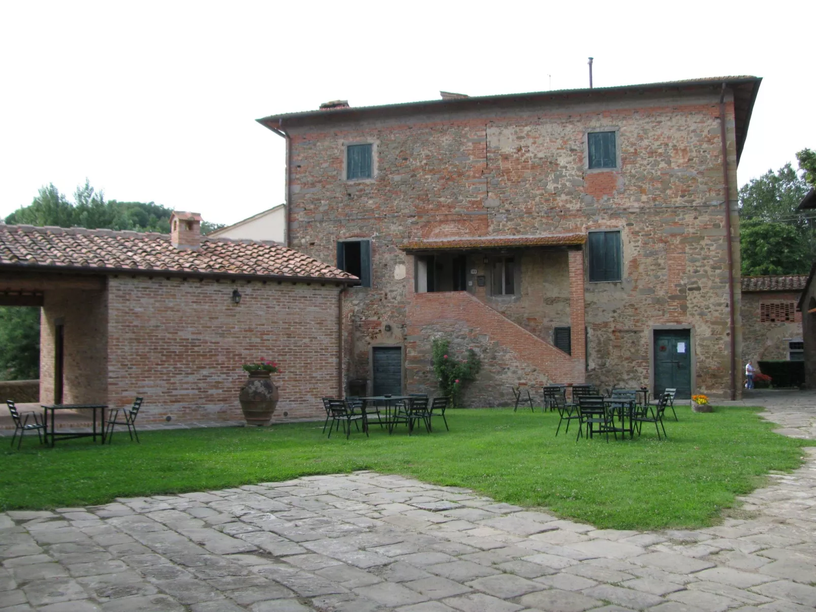 Schönes 1-Zimmer-Apartment-Buiten