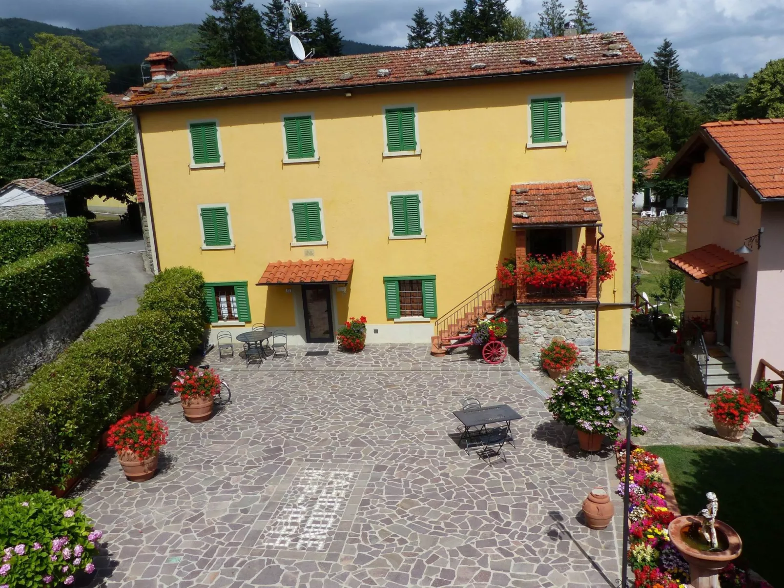 'Case Cioni-Focolare'.-Buiten