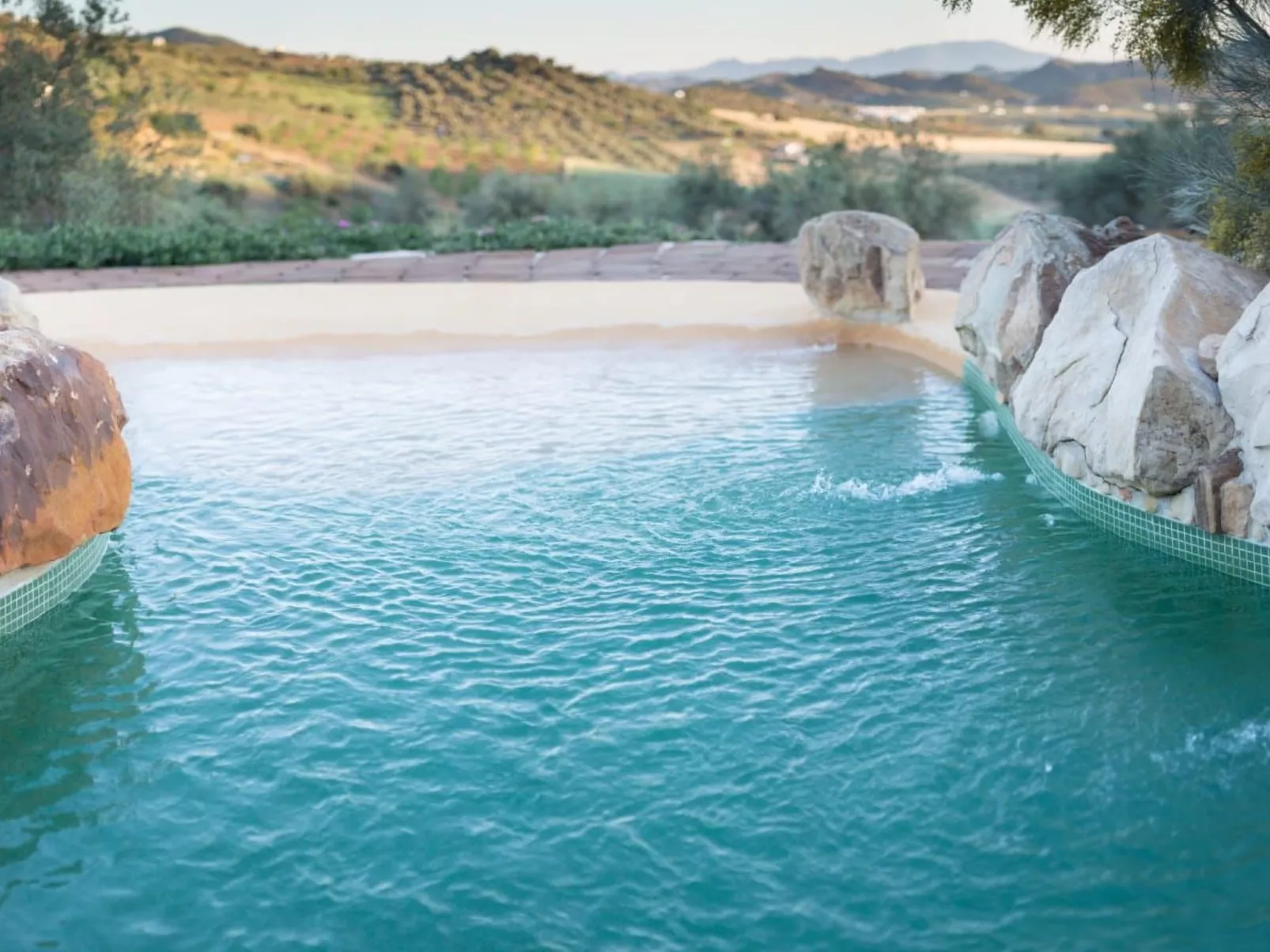 Gemütliches Ferienhaus in Almogía mit Garten - Buiten