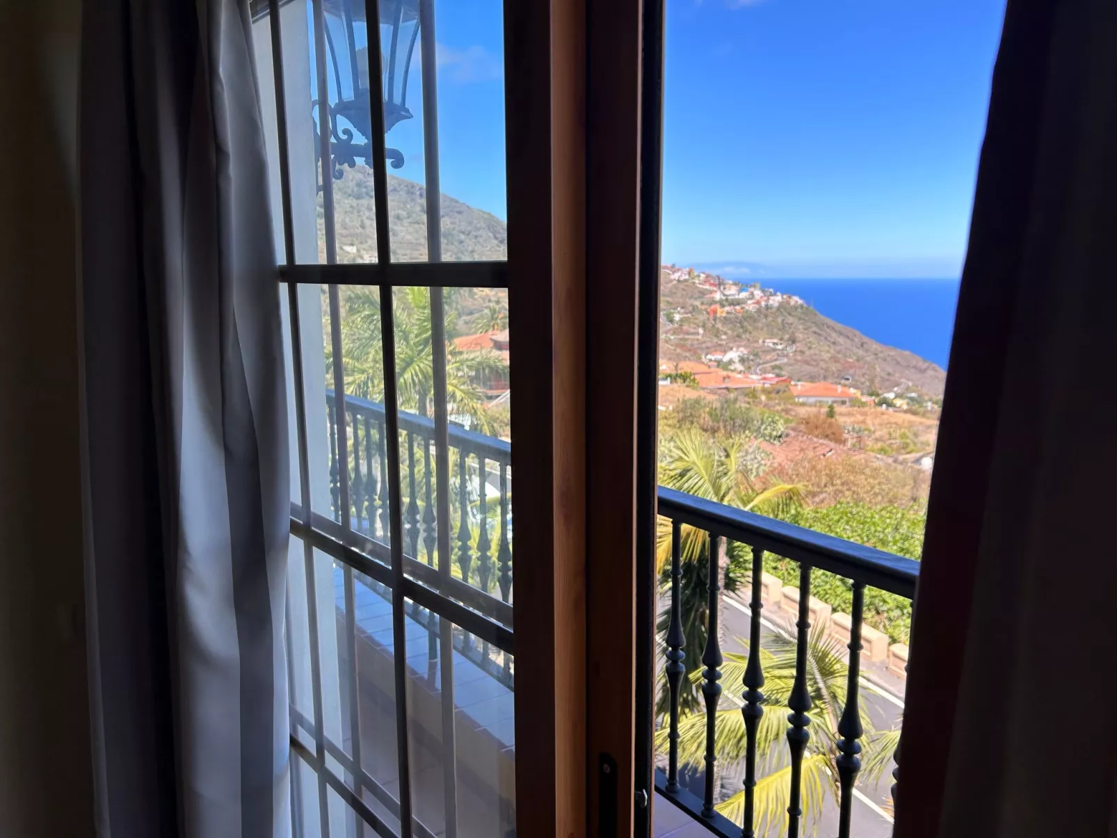 Apartment mit Balkon und Meerblick-Buiten
