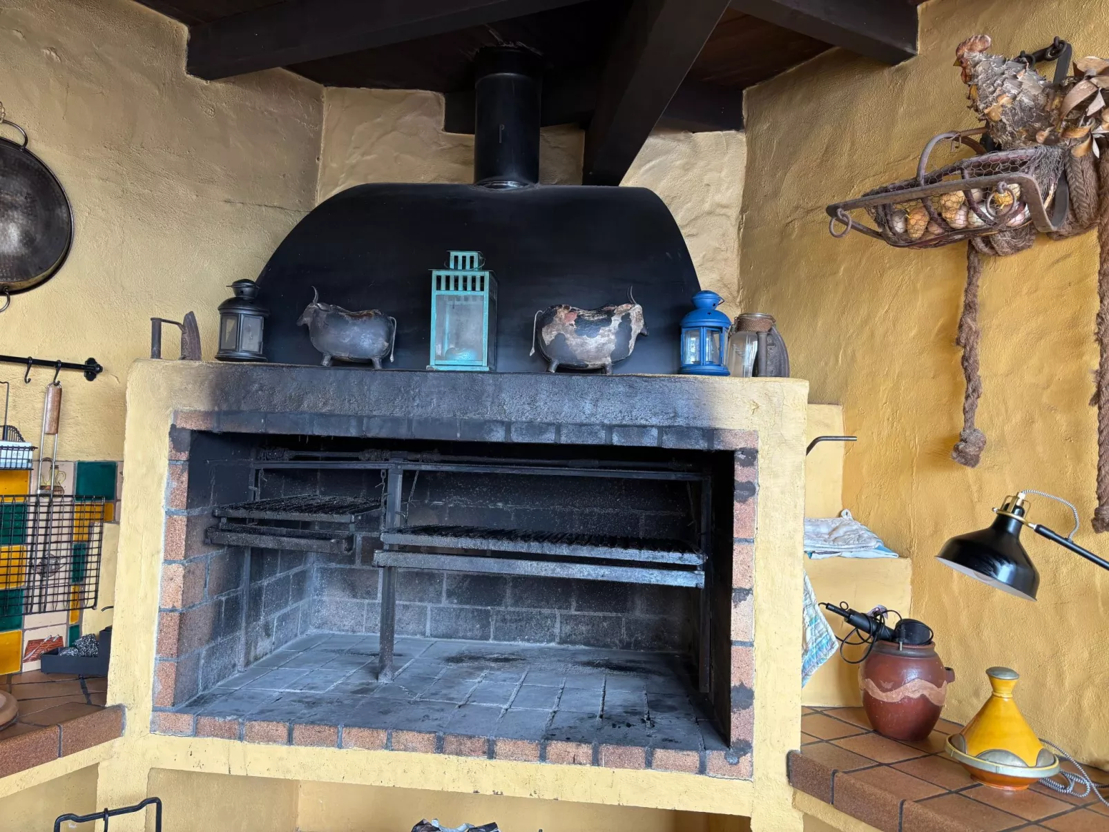 Haus mit beheiztem Schwimmbad, Berg- und Meerbli-Buiten