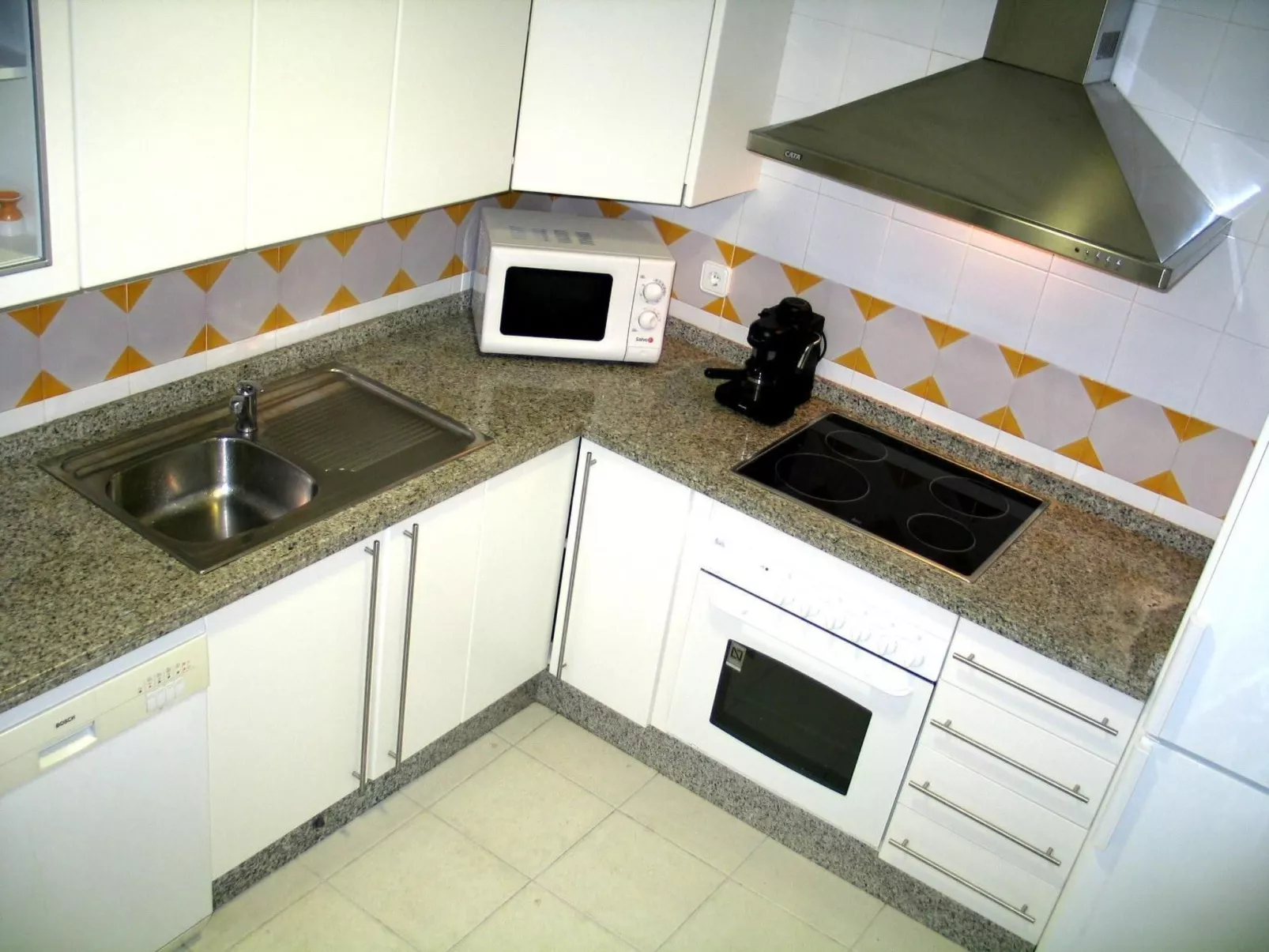 Mit Terrasse, Pool und Garten-Binnen