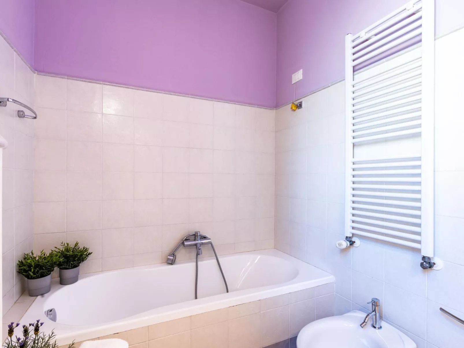 Wohnung mit separatem Eingang und kleinem privaten Innenhof.-Image-tags.info