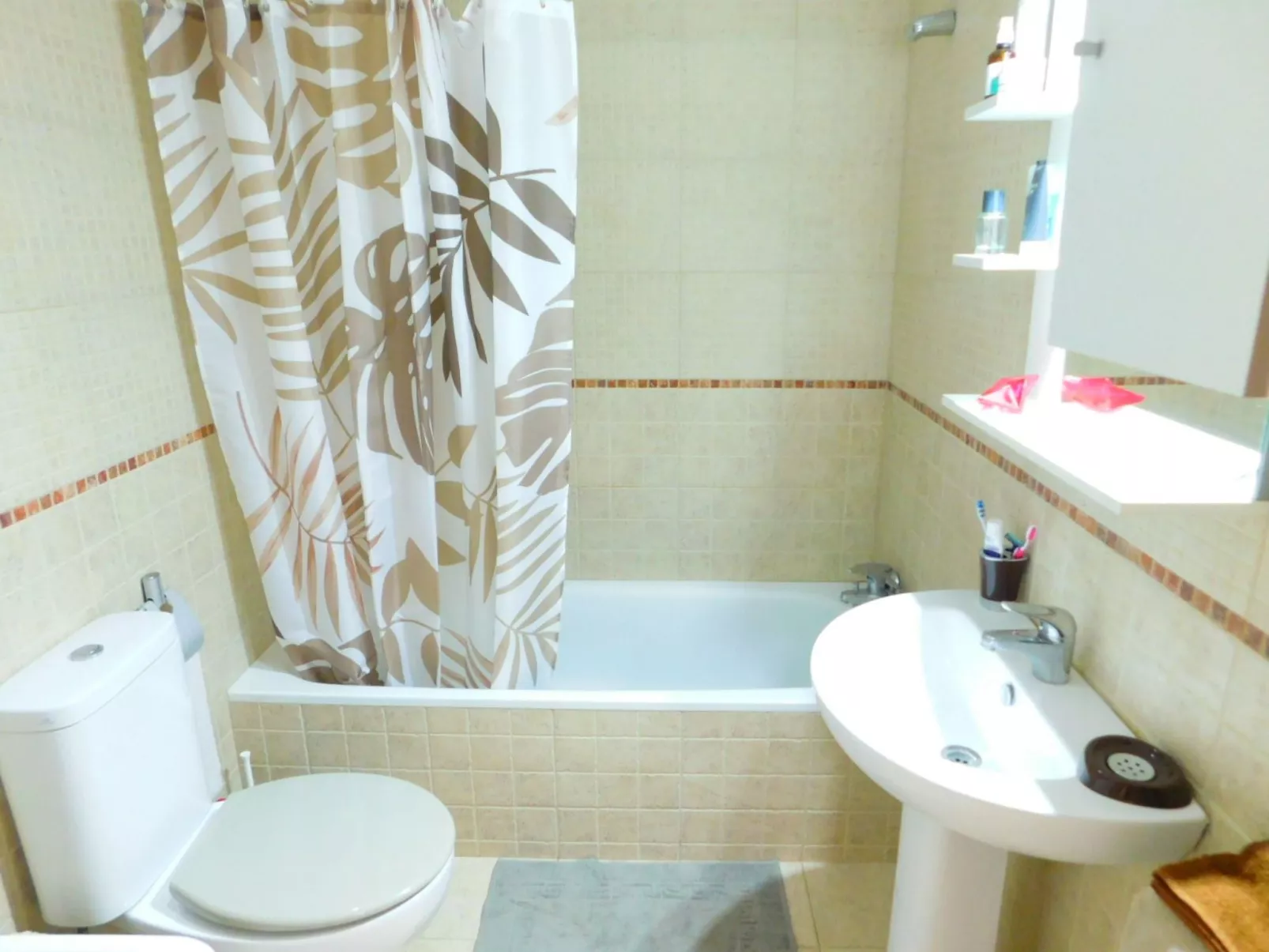 Wohnung mit privatem Parkplatz und Gemeinschaftspool-Binnen