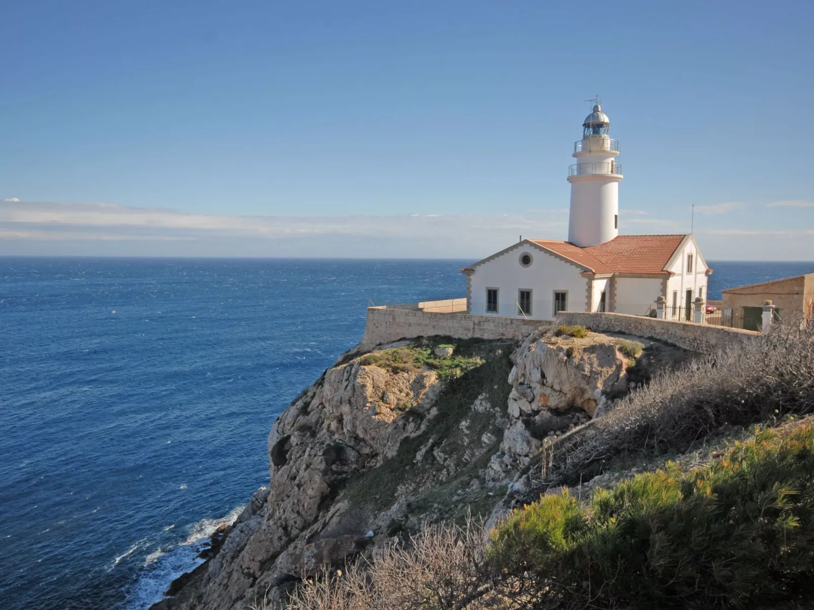 Landhaus mit Garten, Sonnenterrasse sowie überdachter Terrasse und Pool in Stra-Buiten