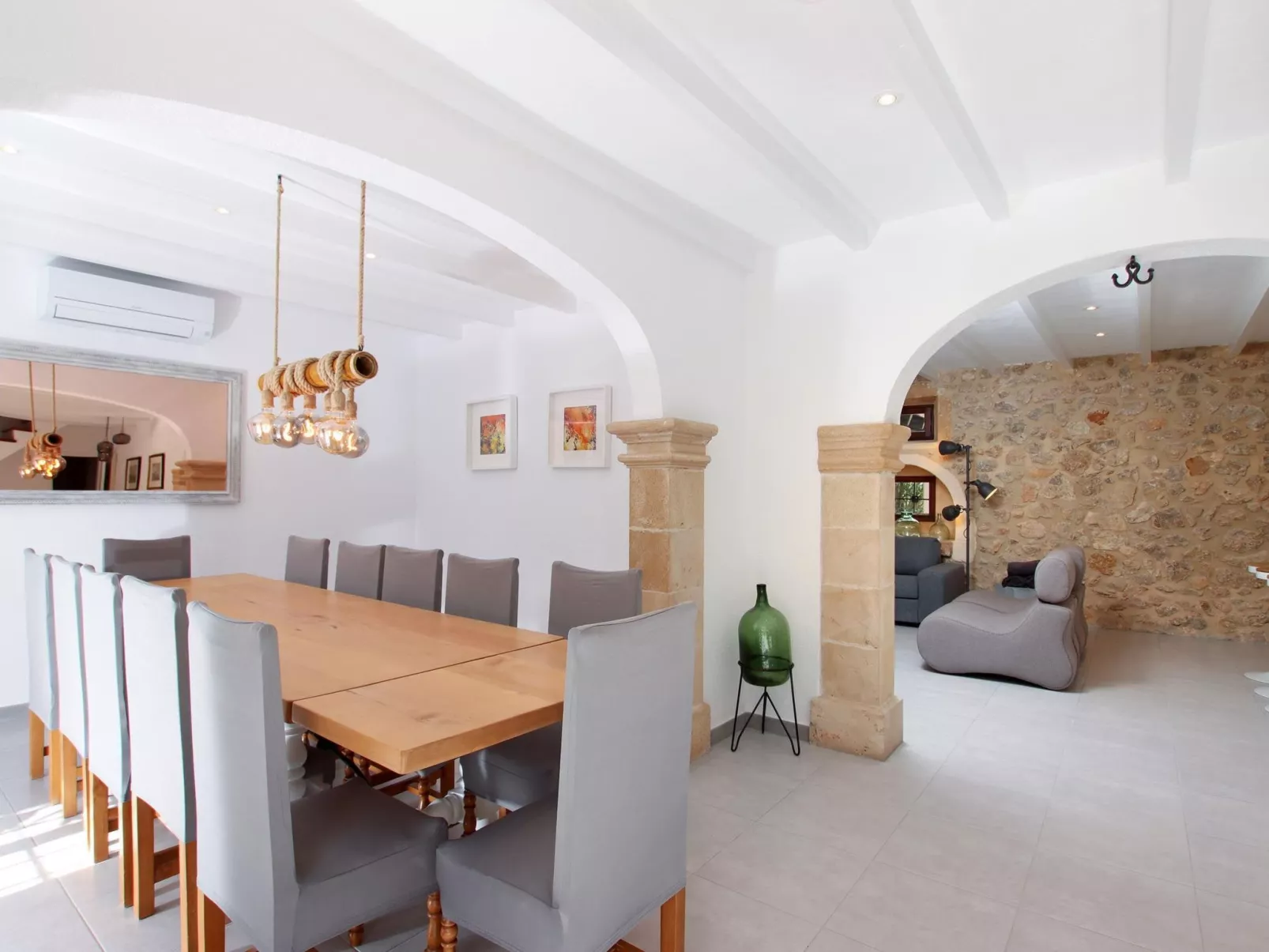 Beeindruckende große Villa in der Nähe von Cala San Vicente-Image-tags.info