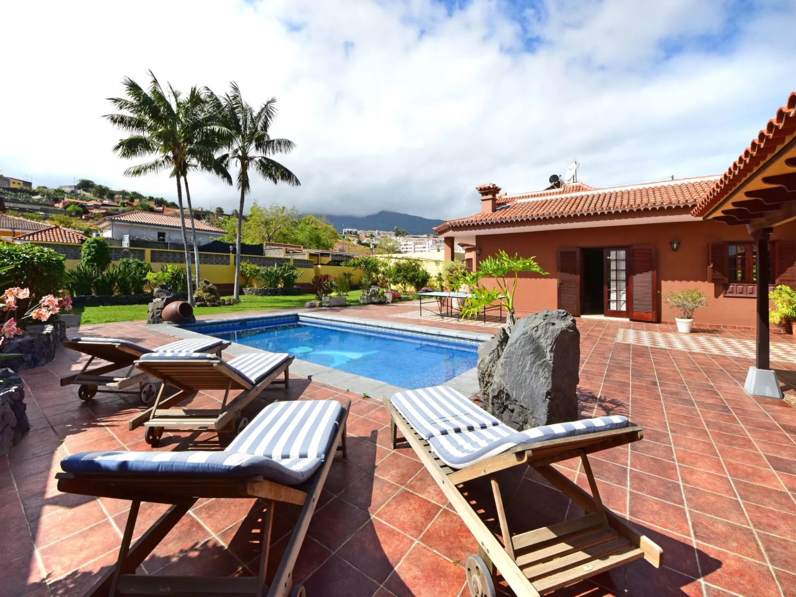 Haus Alina mit beheizbarem privatpool und barbecue-Buiten