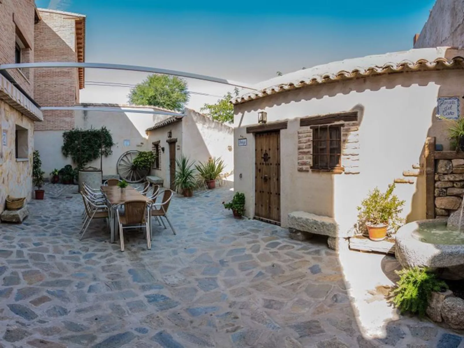 Callejón del Pozo II-Buiten