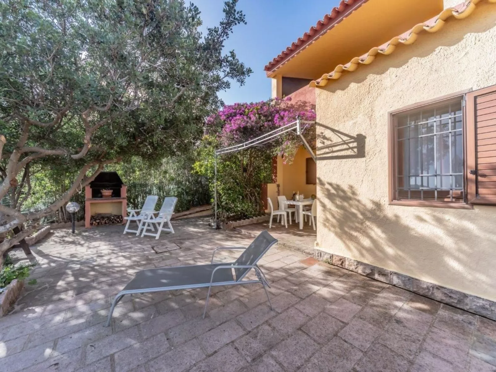 Wohnung in Villa am Meer und mit Meerblick-Image-tags.info