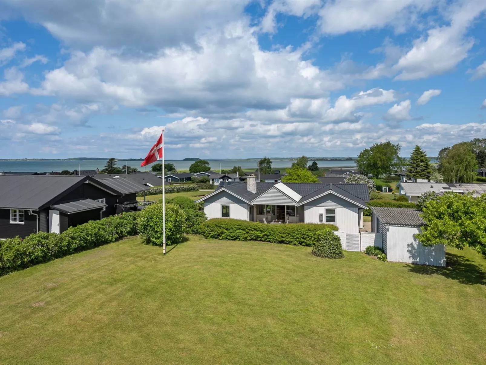 "Rise" - 250m from the sea-Buiten