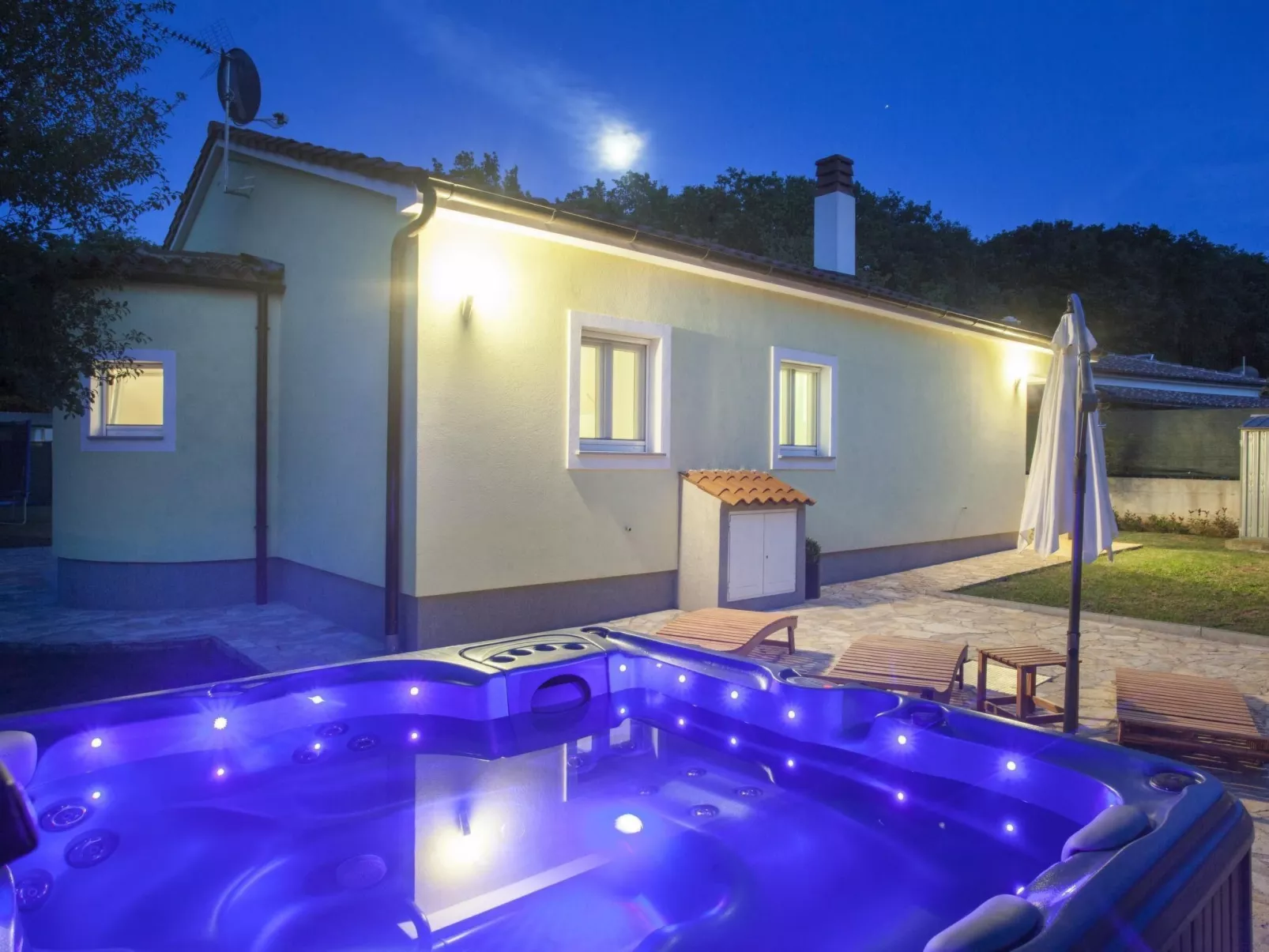 In Vintijan mit Großem Whirlpool-Image-tags.info