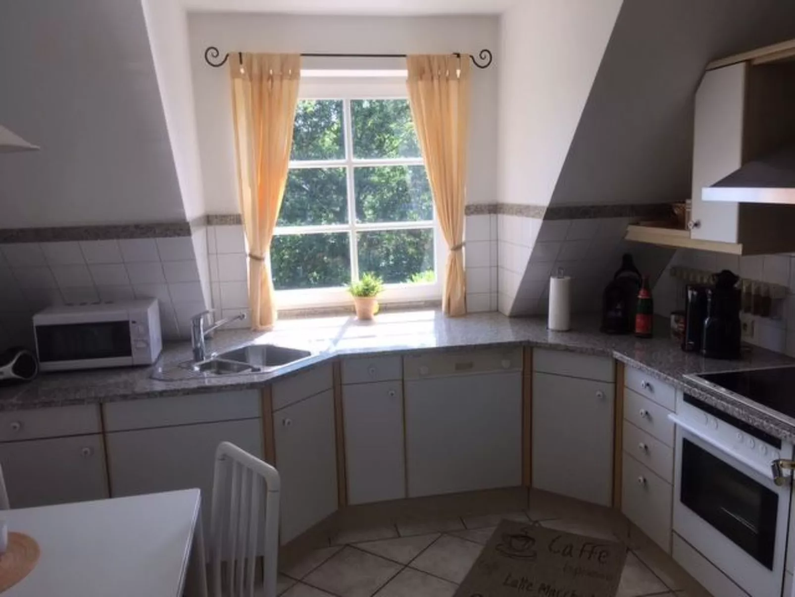 Modernisierte Ferienwohnung mit Balkon-Binnen