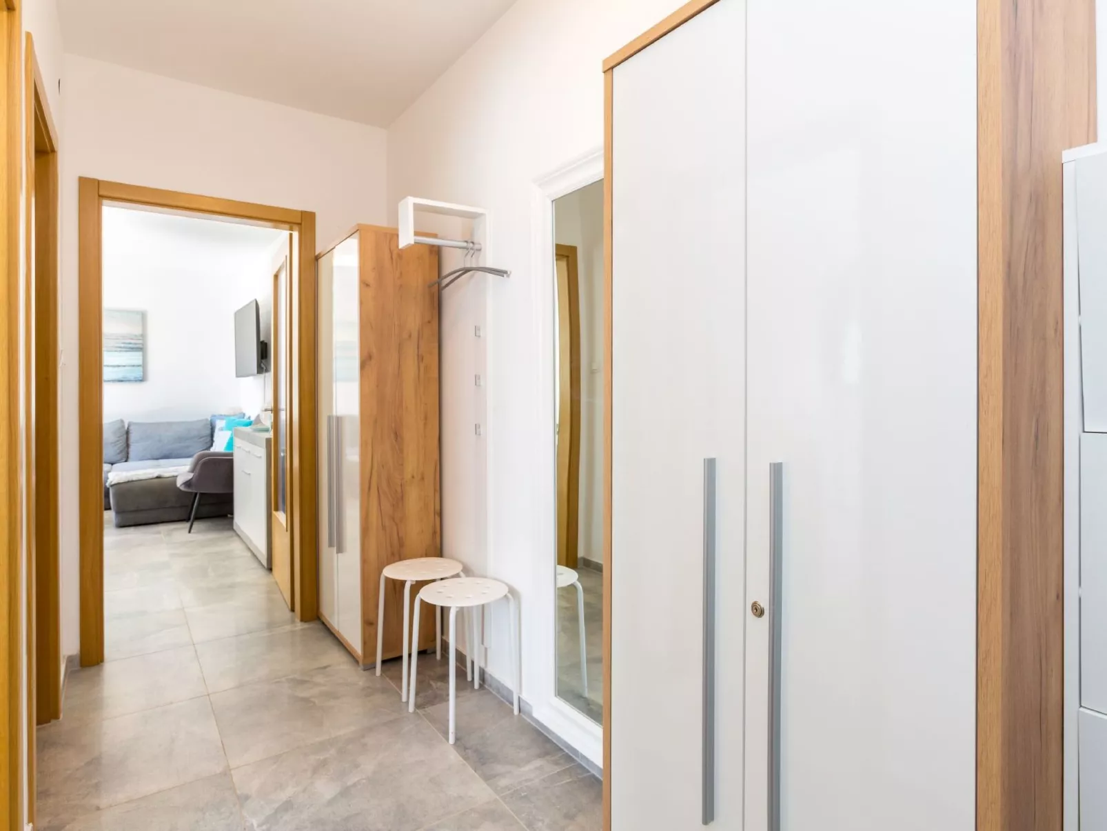 "Emira Mukalba" mit Terrasse-Image-tags.info