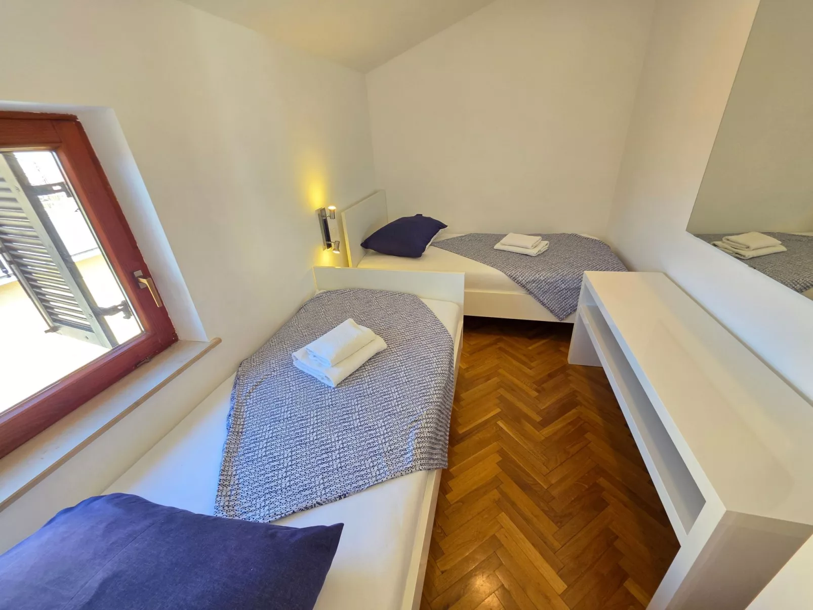 Wohnung mit Balkon, AC, Privatparkplatz-Binnen