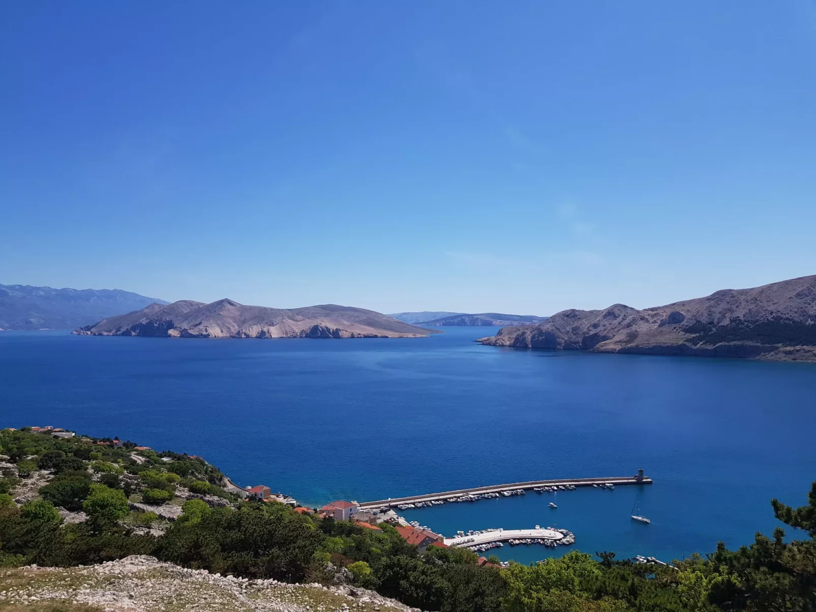 Appartement in Baška mit Grill - Buiten