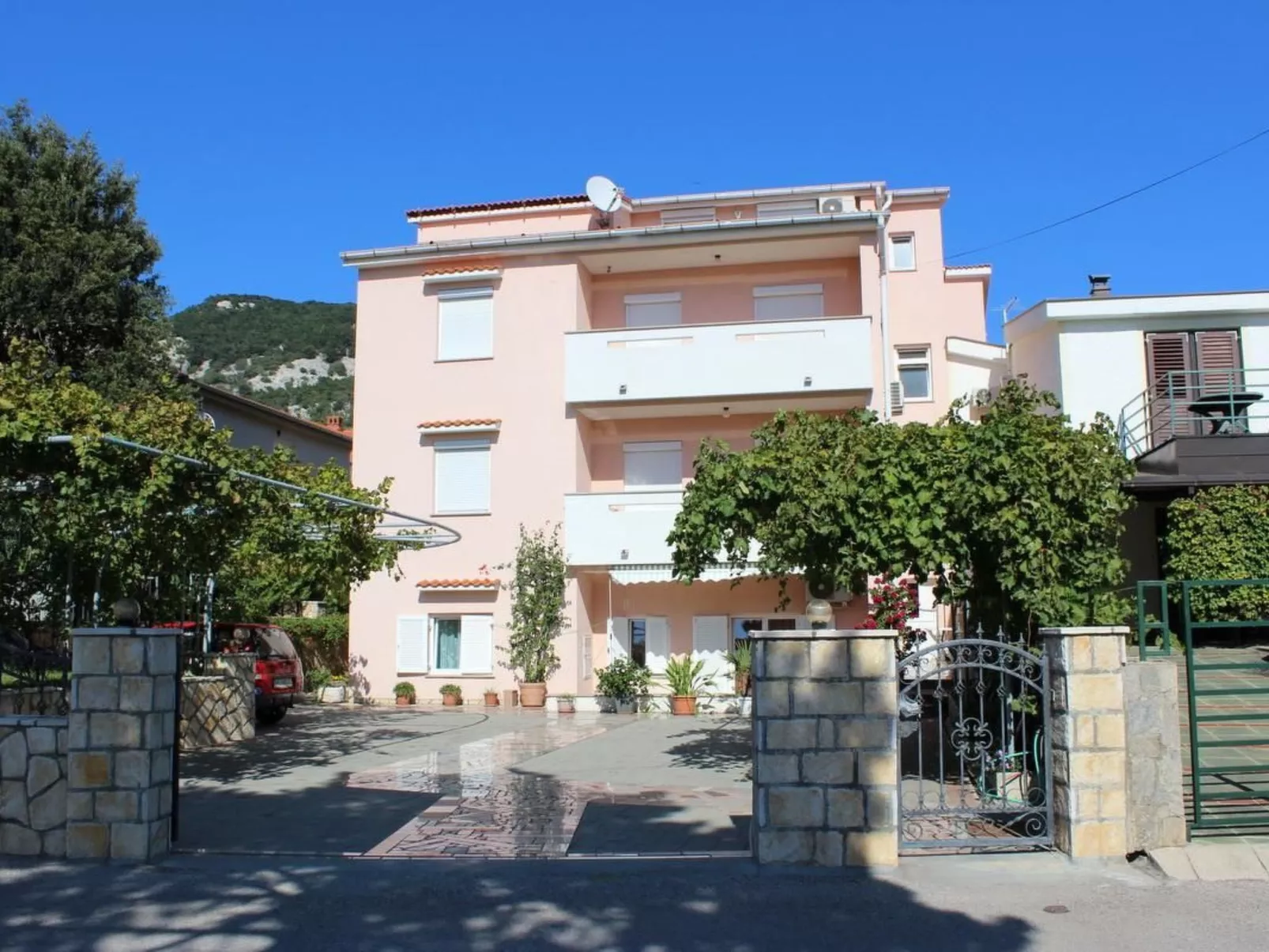 Appartement in Baška mit Eigenem Balkon-Buiten