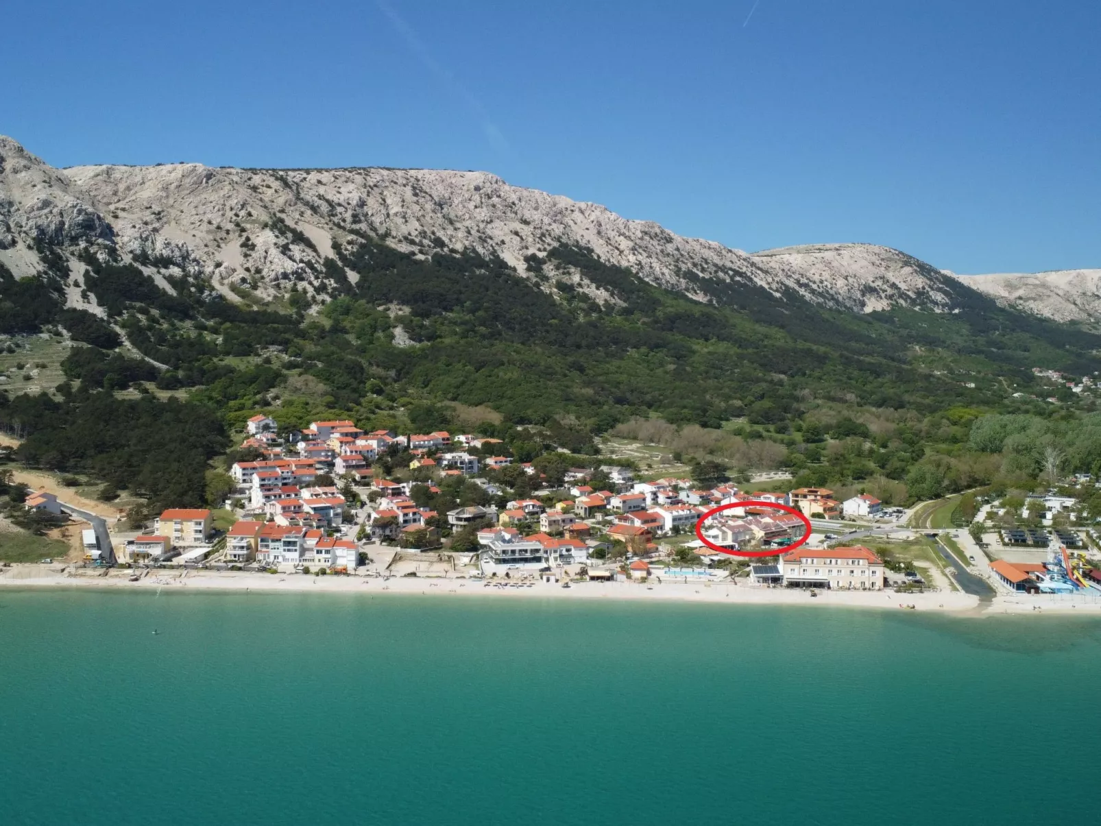 In Baska in der Nähe von Strand-Buiten