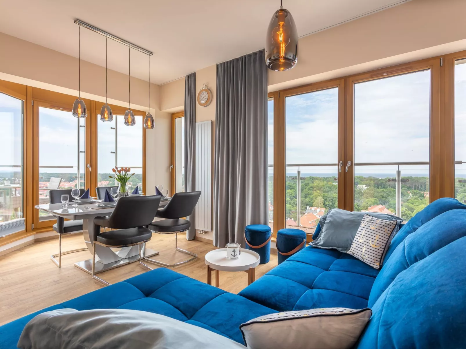 Luxuriös eingerichtete,helle Ferienwohnung am Meer-Image-tags.info