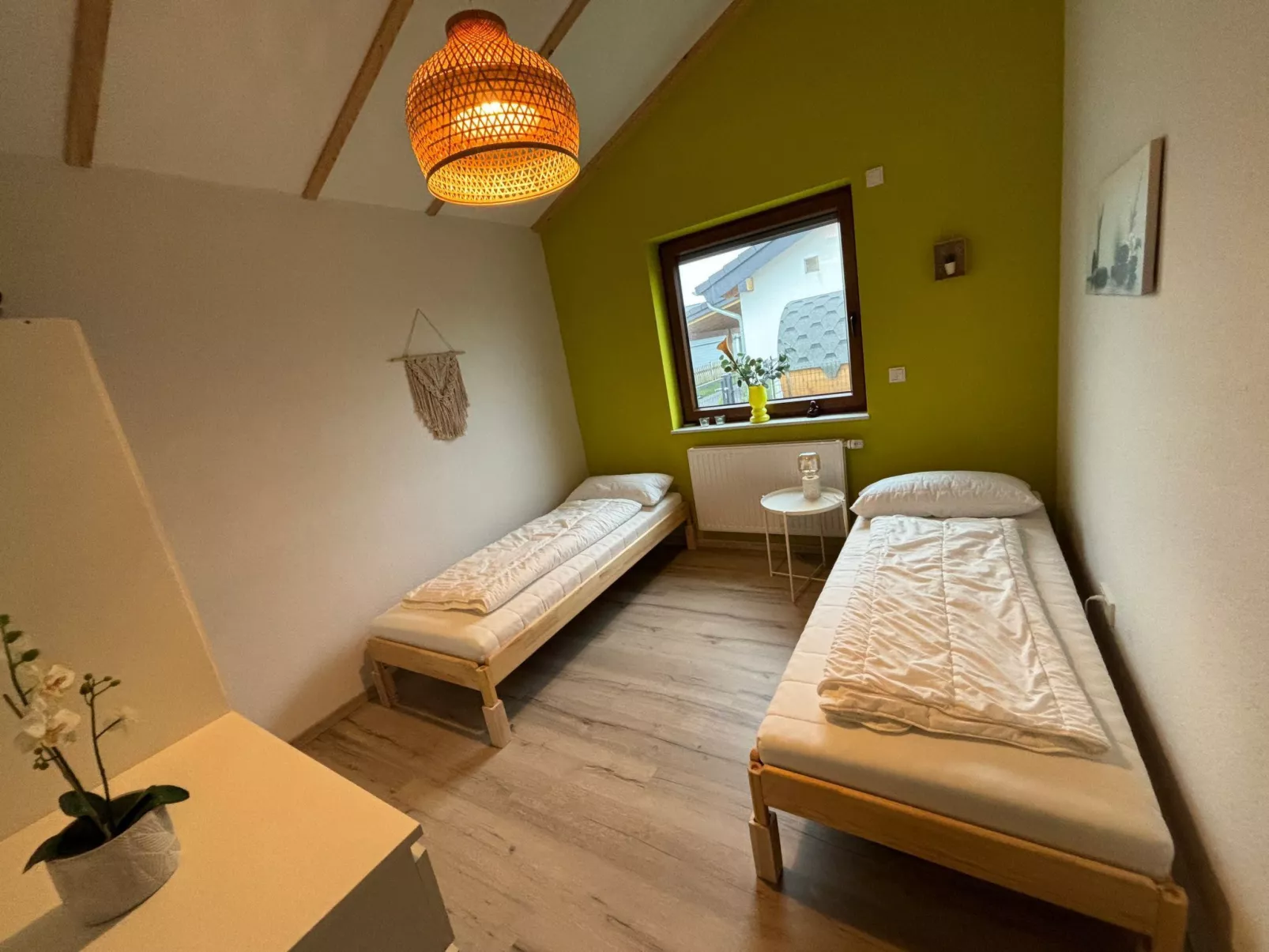 G9 eingezäuntes Haus in Randlage mit Weitblick-Binnen