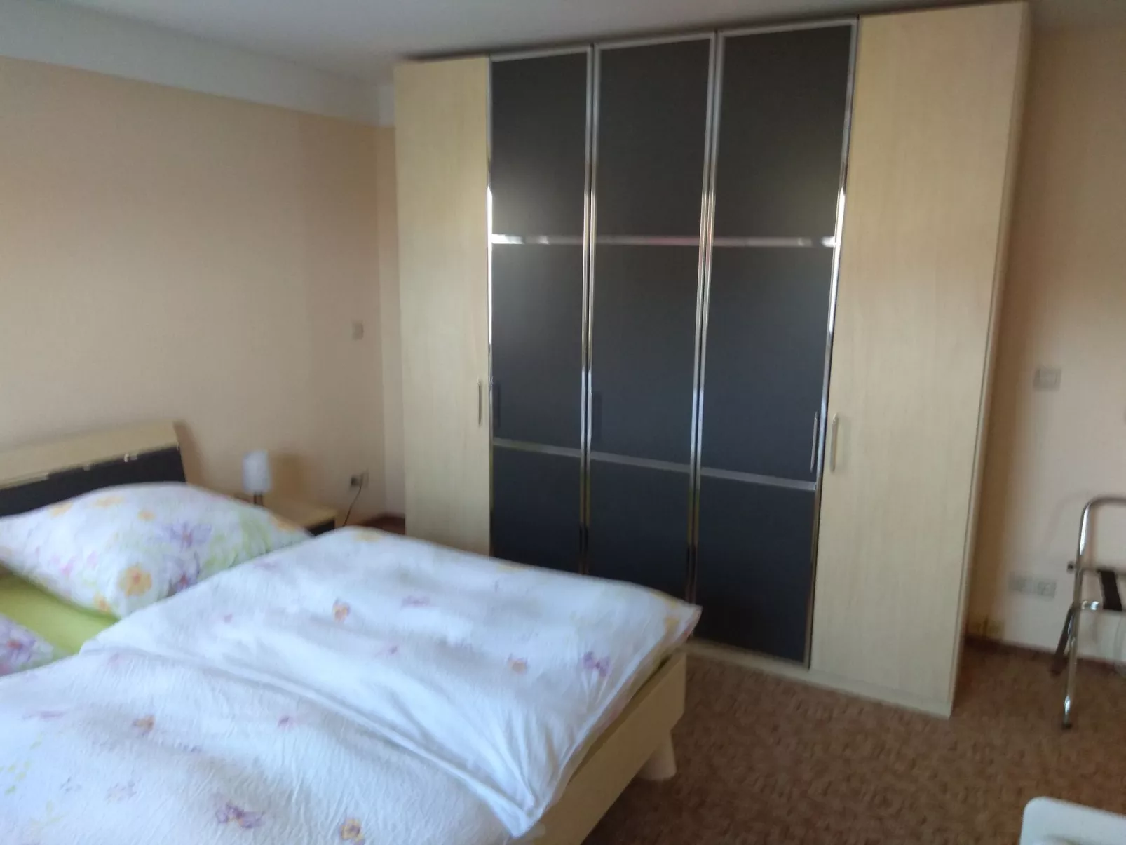 Mit eigenem Parkplatz-Binnen